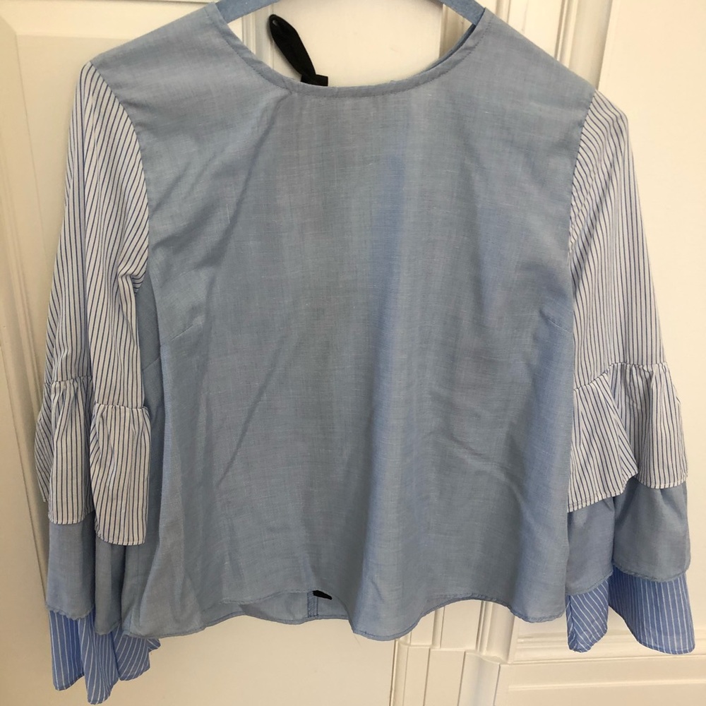 Chambray tie- back blouse with ruffle sleeve. M.